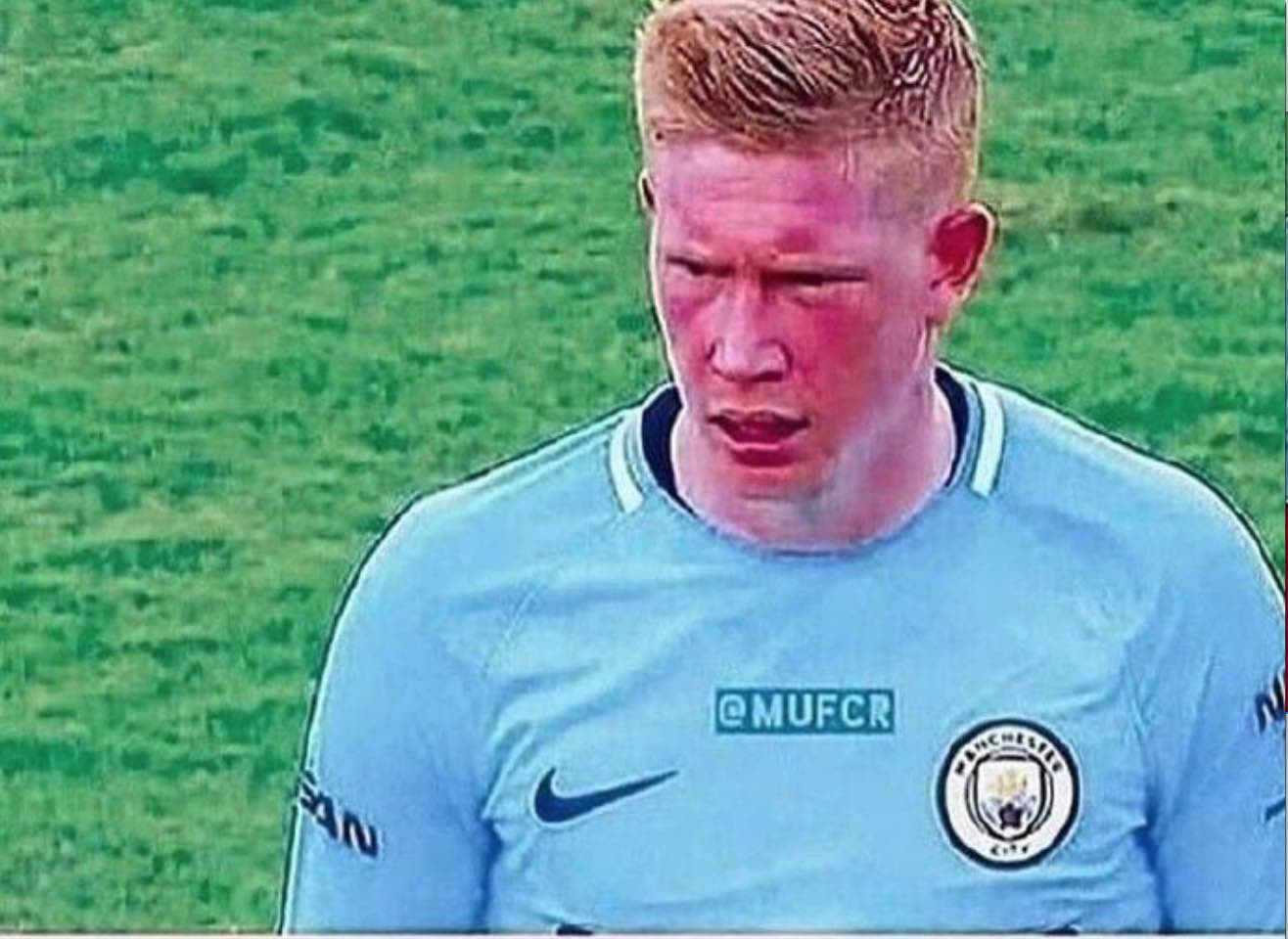 利物浦主帅斯洛特做出惊人决定：萨拉赫罕见坐上替补席