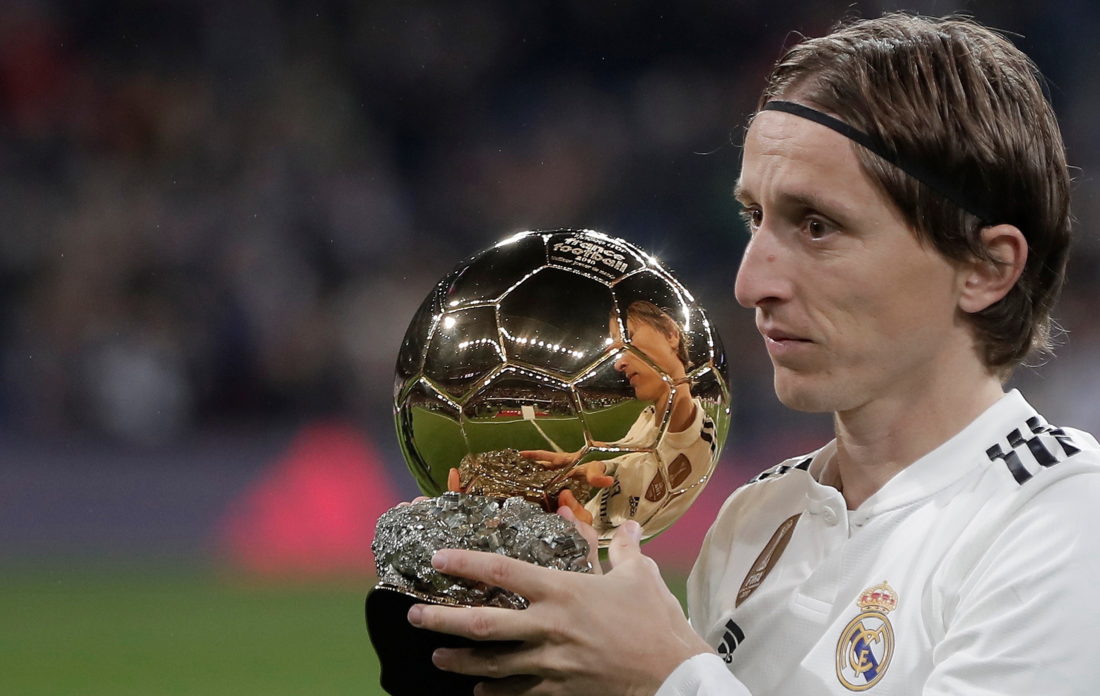 半场：米兰1-2都灵，拉比奥世界波，托莫里送点，莱奥伤退