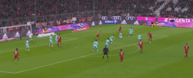 詹姆斯篮板抢断关键时刻锁定胜局